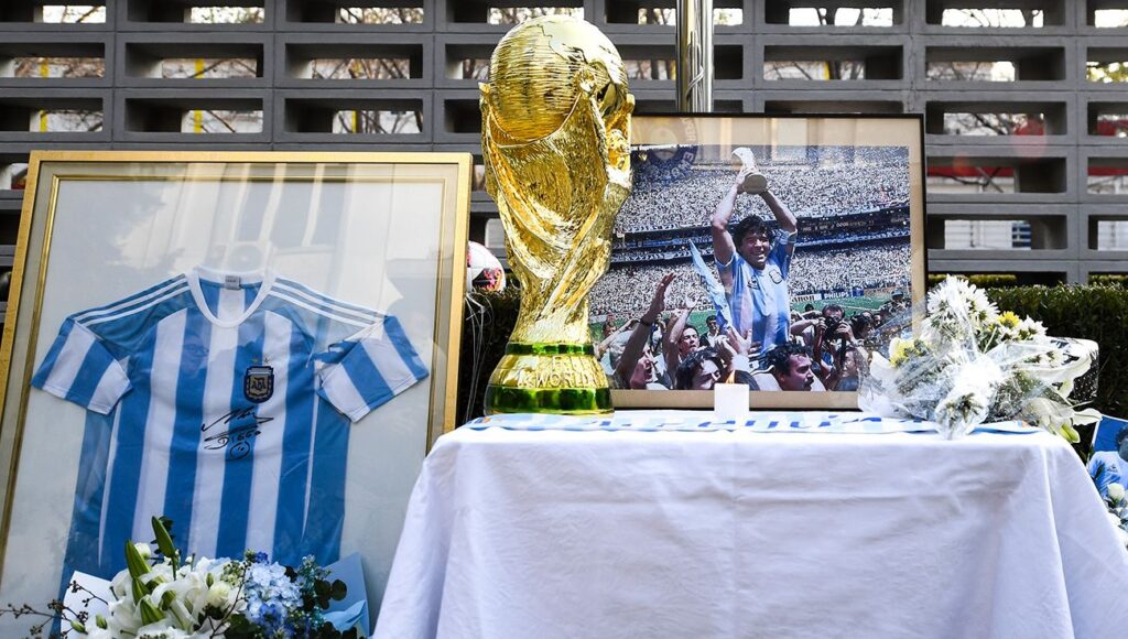 Las palabras que Maradona pidió para su lápida: «Gracias por jugar al fútbol»