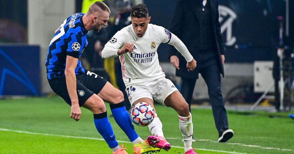 El Madrid gana en Milán y sigue vivo en la Champions (0-2)