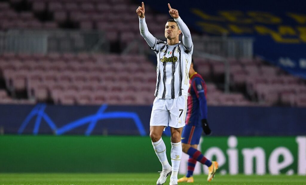 Y Lenglet la volvió a liar: Mano ridícula y penalti para el doblete de Cristiano