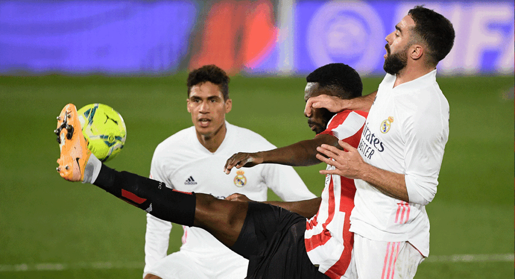 POLÉMICA: Carvajal cometió un claro penalti sobre Williams que no fue pitado