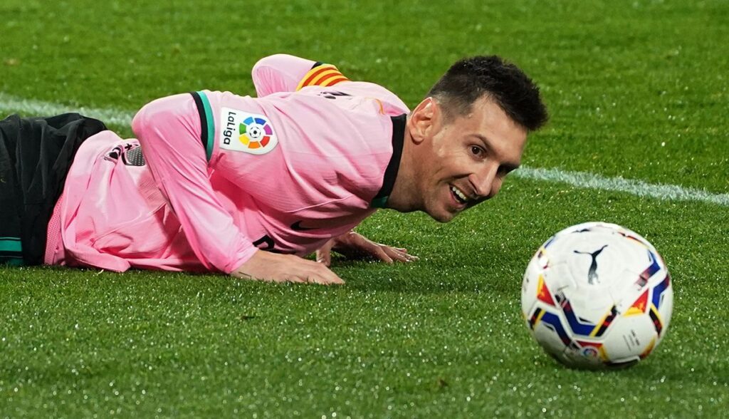 Lionel Messi insiste y participa, pero el gol se le resiste