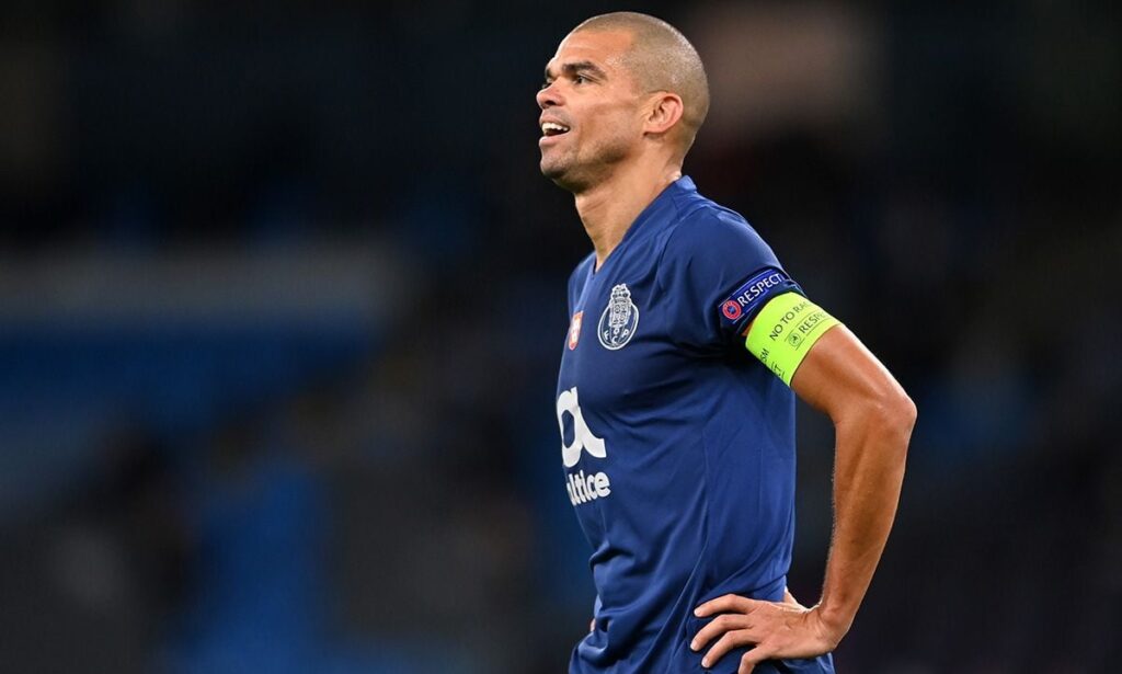 ¡De locos! Pepe casi llega a las manos con Loum, su compañero de equipo