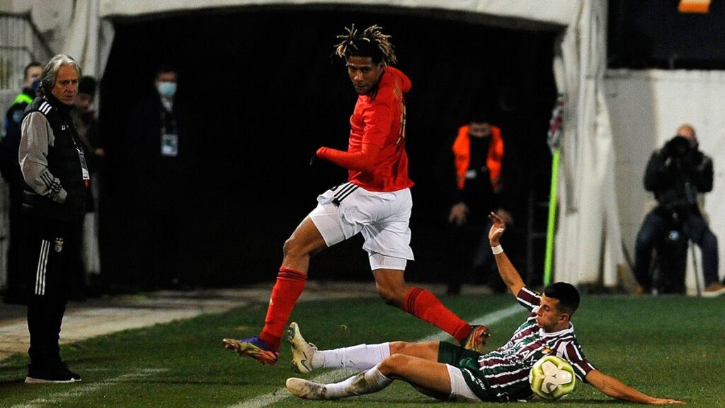 El futuro de Todibo sigue en el aire y 7 equipos pelean por su cesión