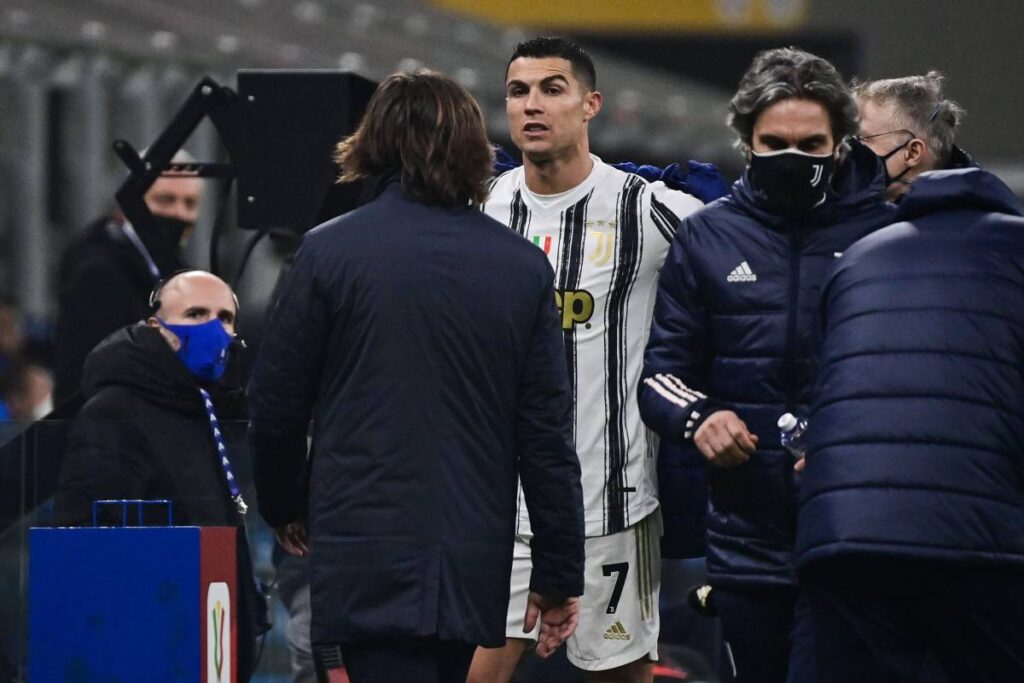 Cristiano Ronaldo fue sustituido y no ocultó su enfado ante Pirlo
