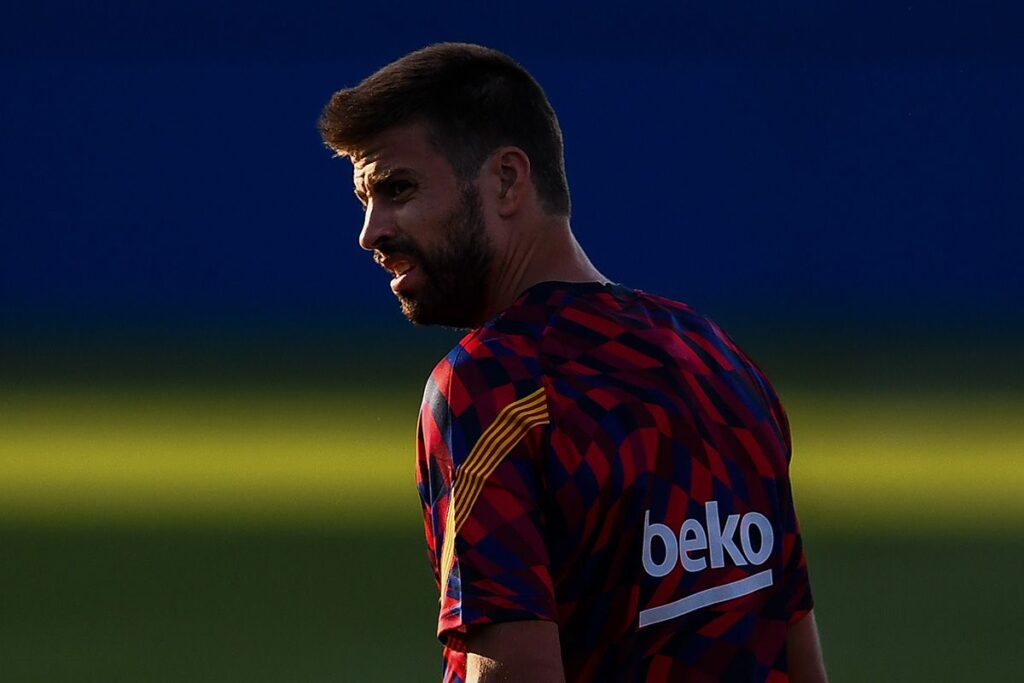 Piqué ‘carga’ contra los árbitros: «¿Cómo no van a pitar más a favor del Madrid?»