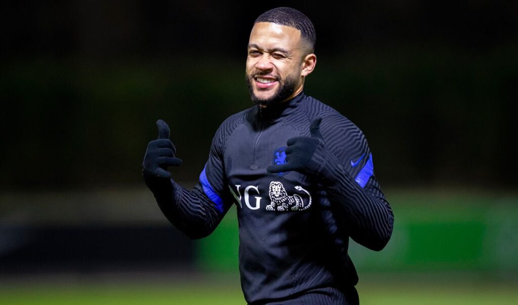 Depay espera al Barça y da largas a sus otros pretendientes