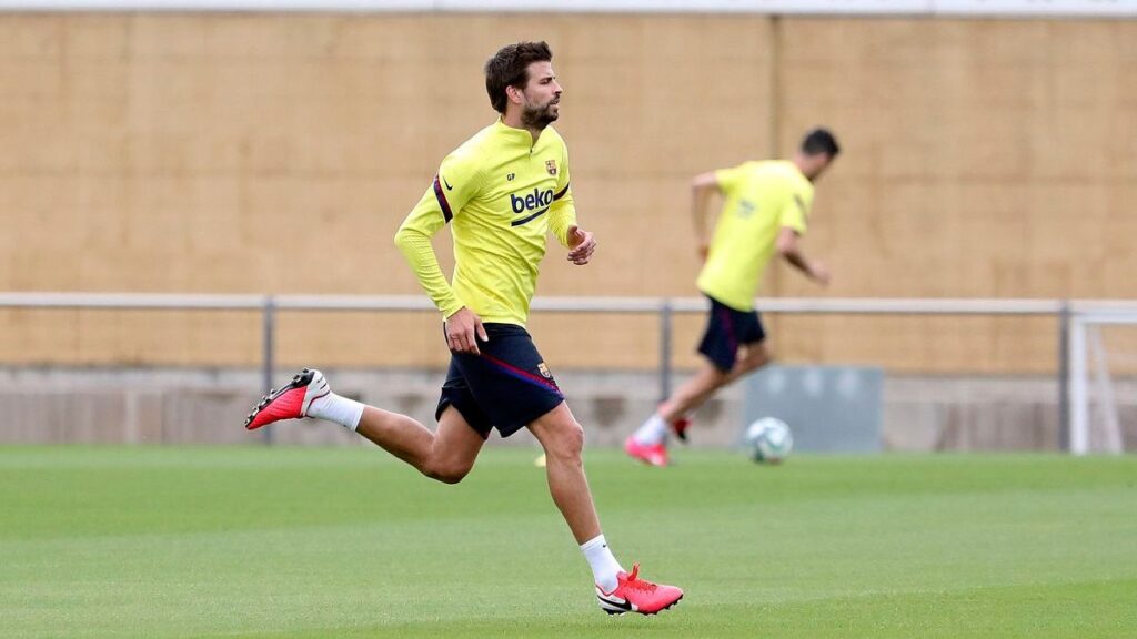 ¡Piqué ya entrena! Trabajó con sus compañeros y está muy cerca de volver