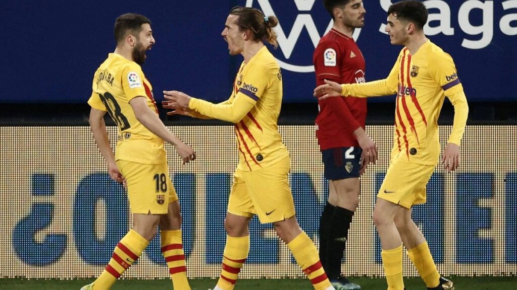 Zapatazo de Jordi Alba para acabar con el mareo en El Sadar