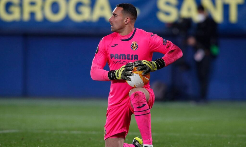 ¡Paradón descomunal! Asenjo ahogó el grito de gol a De Jong