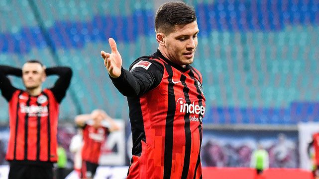 Luka Jović, el estrellado fichaje del Madrid que se desinfla también en Frankfurt y con Serbia
