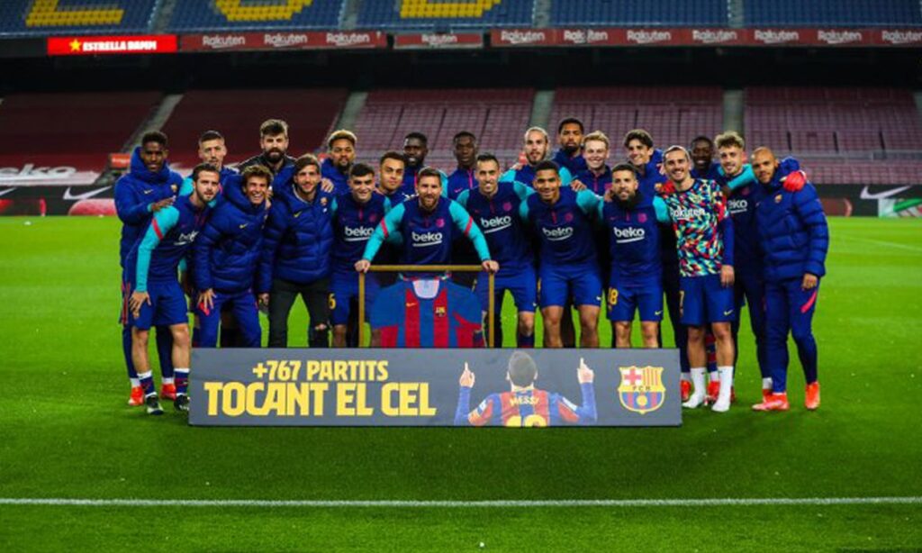 Messi, homenajeado junto a su familia por su récord de partidos en el Barça