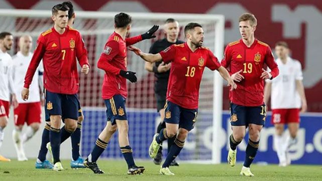 Pedri, Busquets y Jordi Alba participaron en el triunfo agónico de España ante Georgia