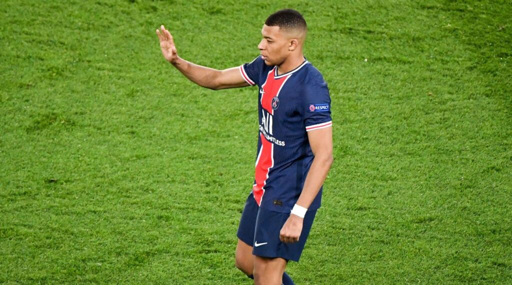 Mbappé podría renovar con el PSG, pero irse un poco antes