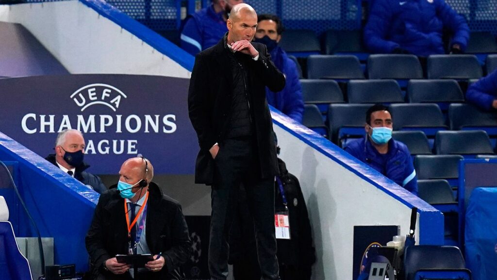 Zidane informa a los jugadores del Real Madrid que se marcha
