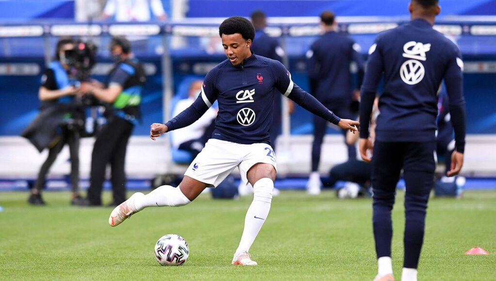 Koundé: La vía para que Varane llegue al Manchester United