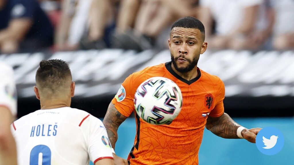 El entrenamiento bajo el agua de Memphis Depay (Fotos)