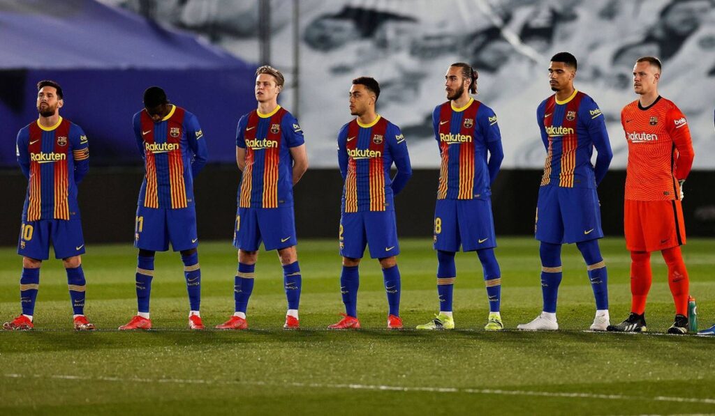 La situación de 13 jugadores del Barça, entre salidas y renovaciones