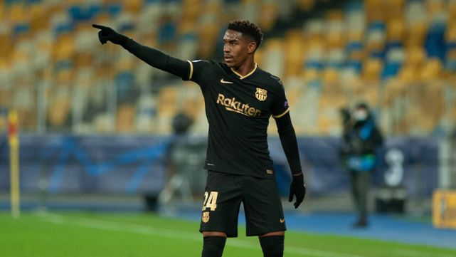 Junior Firpo dispara con bala contra el Barcelona desde Inglaterra