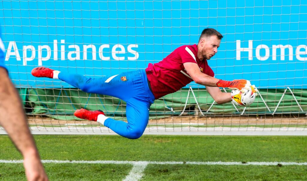 Los dos grandes de la Premier que se pelean por Neto Murara