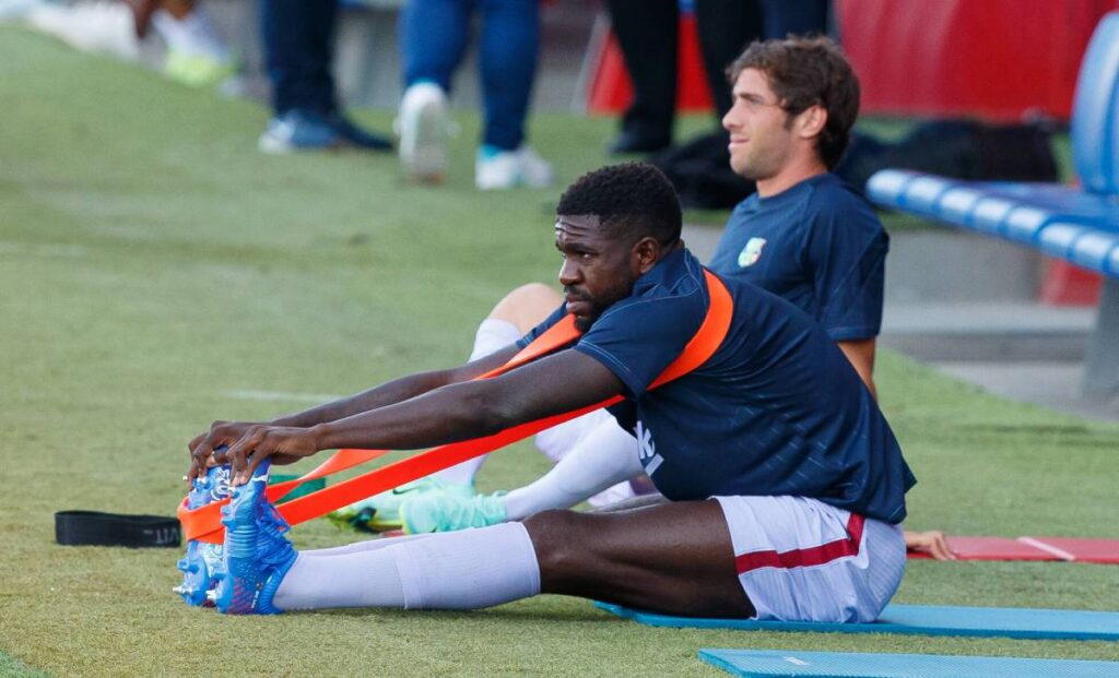 Umtiti, fuera de los planes de Koeman, insiste en seguir en el Barça