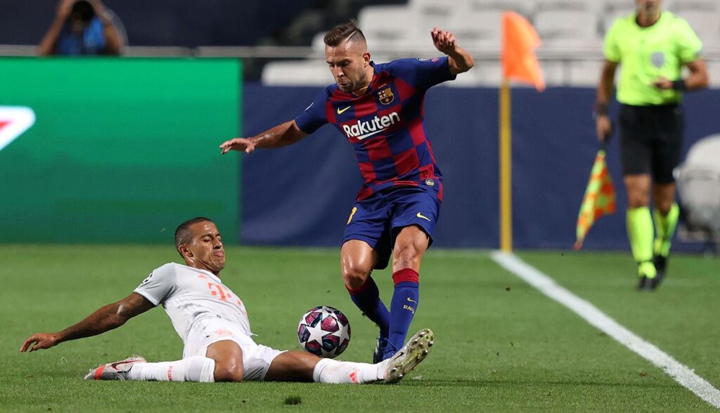 Jordi Alba, visita sorpresa en el último entrenamiento del Barça