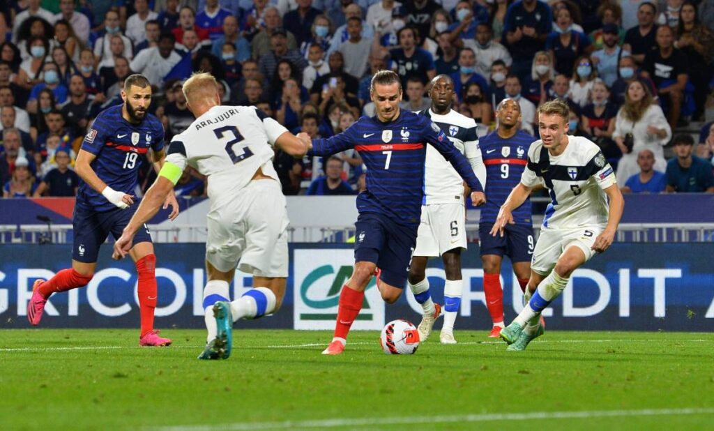 Griezmann se libera e iguala un récord con Francia tras irse del Barça