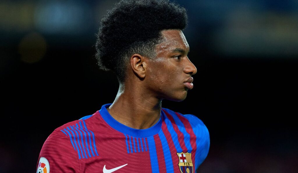 El tremendo lío que tiene Koeman en el lateral izquierdo del Barça