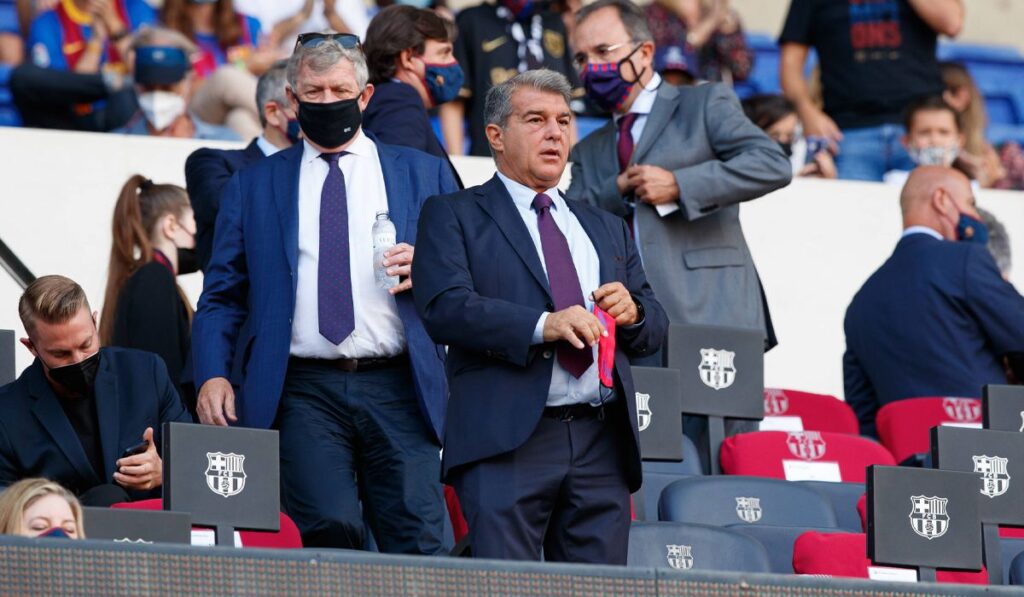 Laporta bajó al vestuario tras la siniestra derrota del Barça ante el Benfica