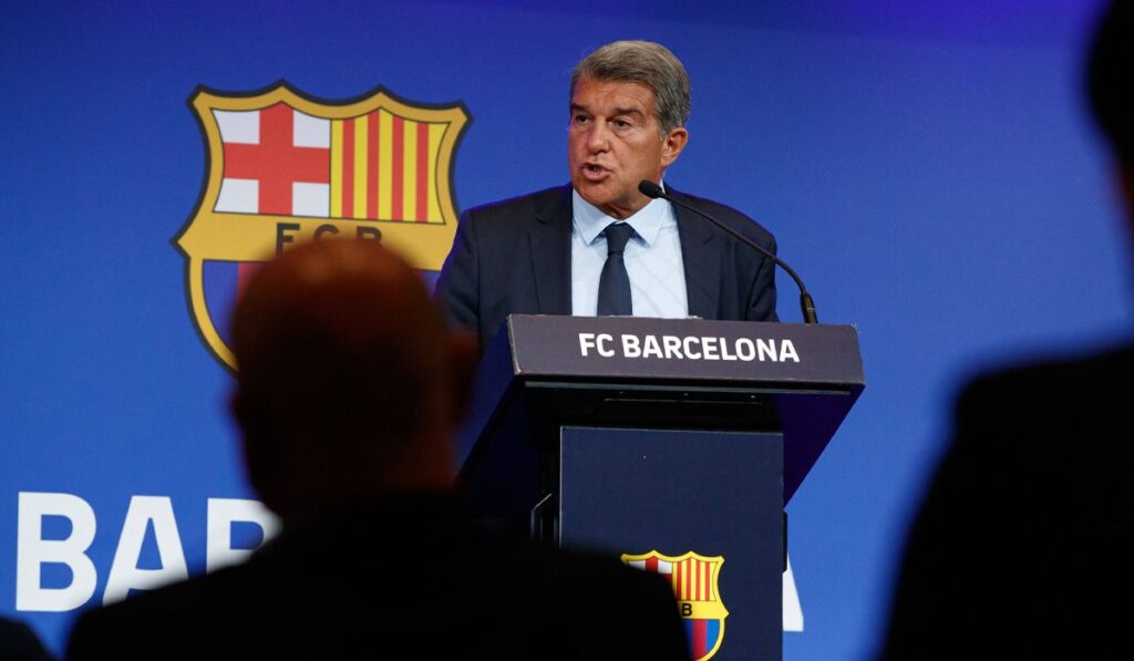 No es la primera vez que Laporta pasa de los ídolos del Barça