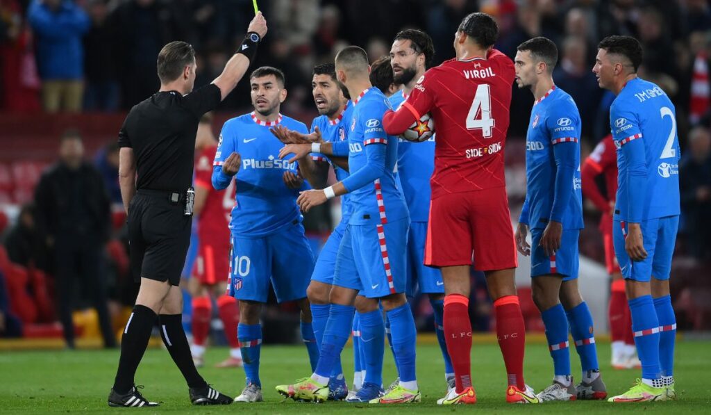 Fue mucho Liverpool para un Atlético perdido en Anfield (2-0)