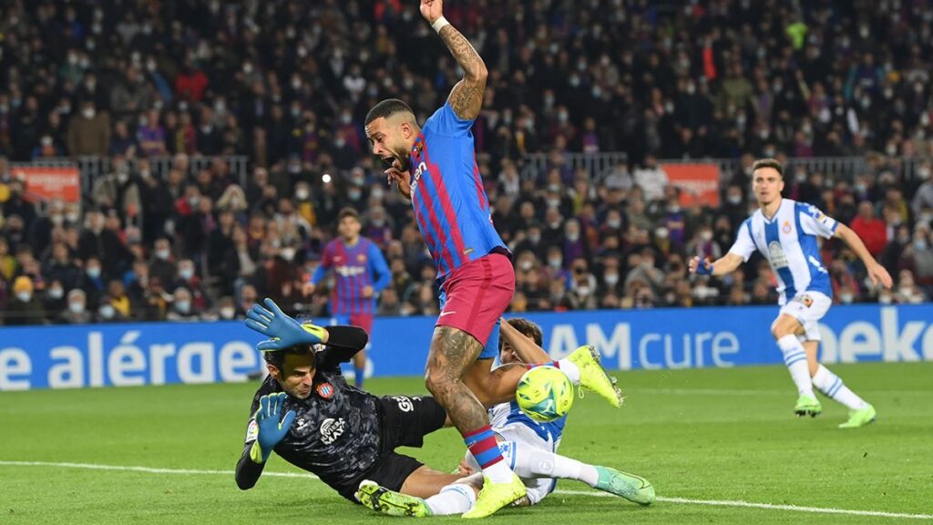 Las redes ‘arden’ tras el penal de Memphis ante el Espanyol