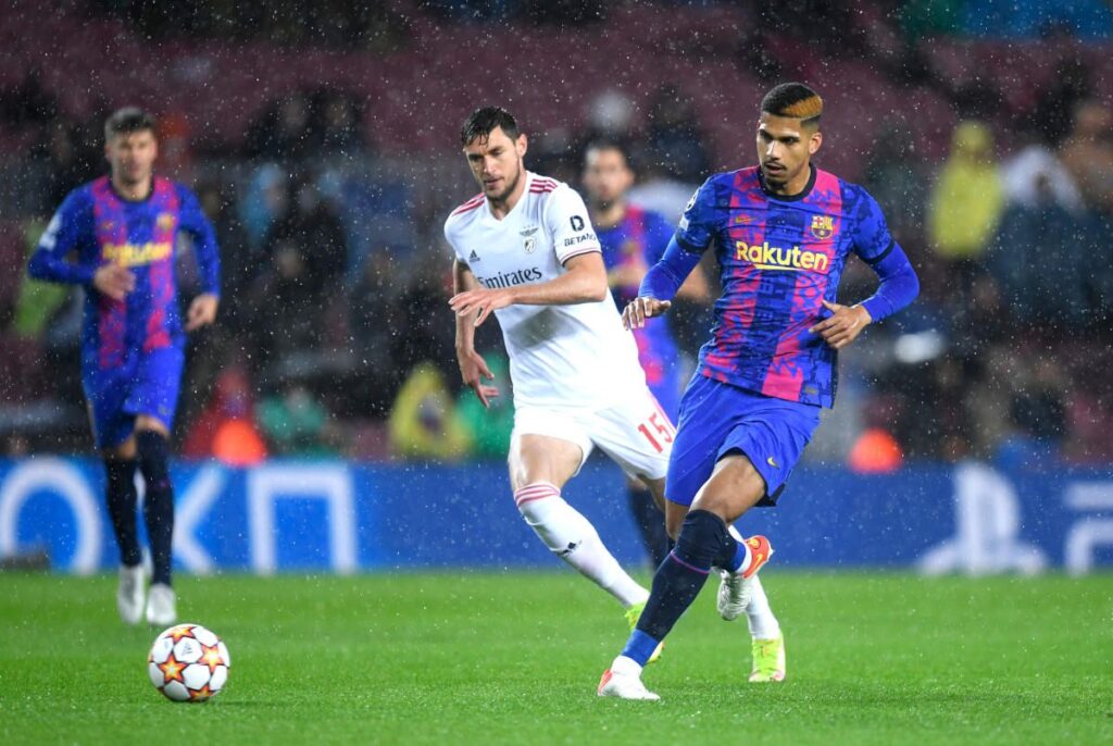 Ronald Araújo tranquiliza a los barcelonistas y afirma no estar lesionado