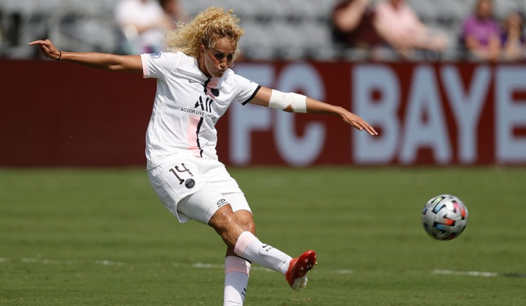 Una jugadora del PSG fue detenida por una grave agresión a la ex culé Hamraoui