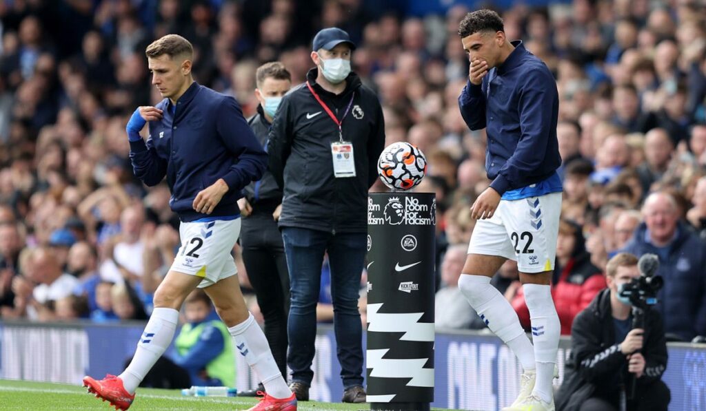 Discusión y castigo: Digne discute con Rafa Benítez y se cae de la convocatoria