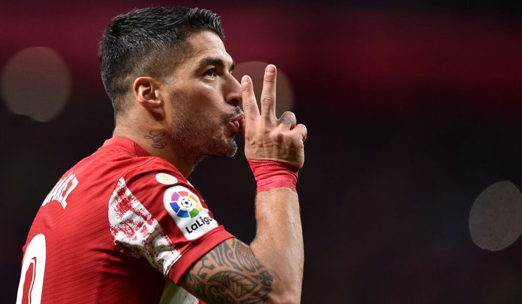 Luis Suárez se ‘moja’ con la crisis del Barça de Xavi