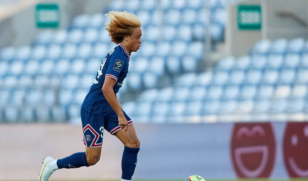 Xavi Simons, sin garantía de ver minutos en el PSG