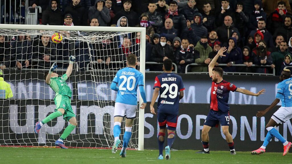 El Napoli ‘resbala’ en Cerdeña antes de recibir al Barça (1-1)