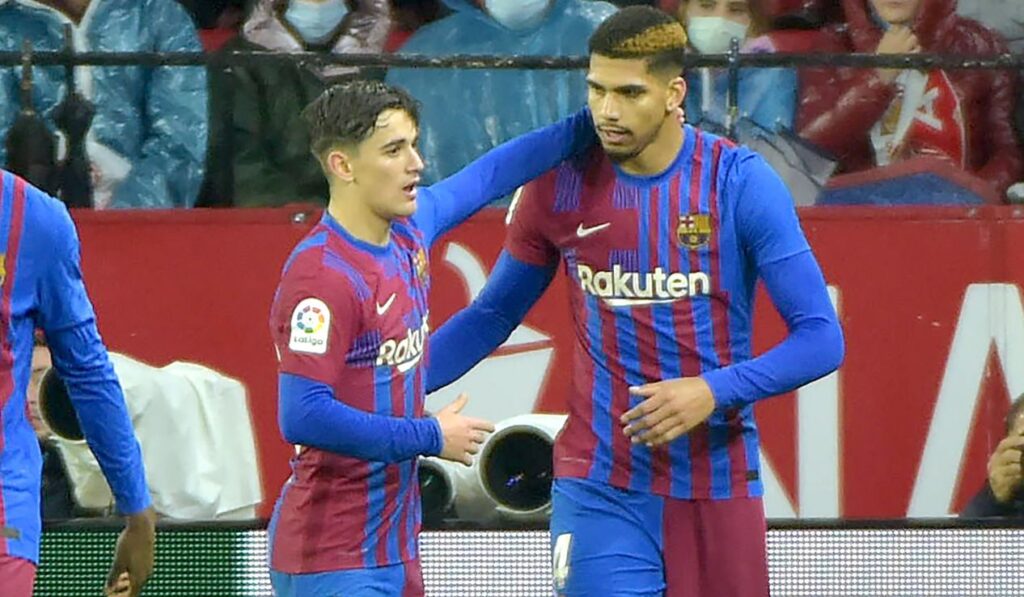 El Barça no descansa y ya trabaja en las renovaciones de Gavi y Araújo
