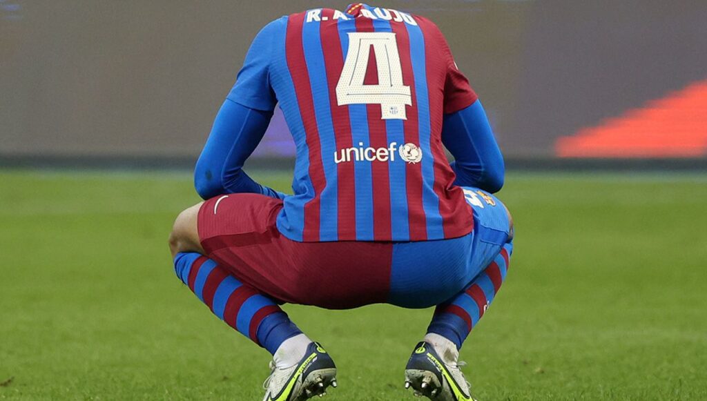 El PSG podría complicar mucho más la renovación de Araújo con el Barça