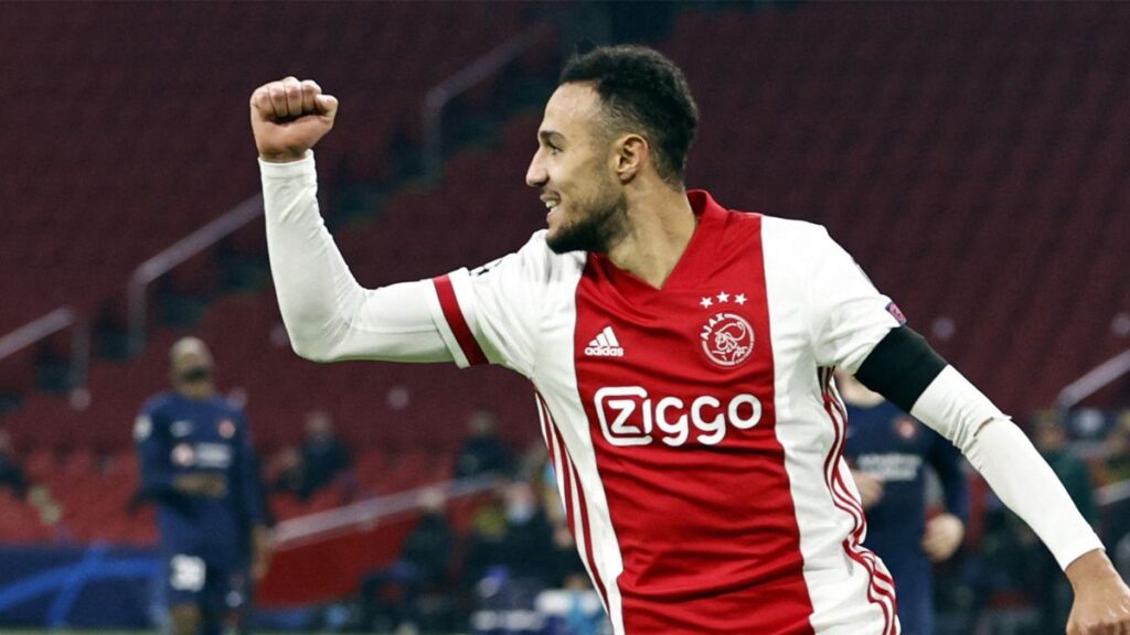 Mazraoui es la prioridad del FC Barcelona para el lateral diestro