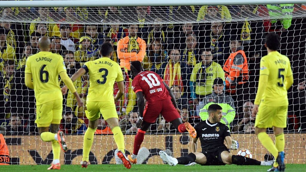 El Liverpool pone contra las cuerdas a un combativo Villarreal (2-0)