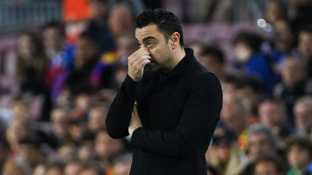 Xavi Hernández tiene un gran lío en el centro del campo del Barça