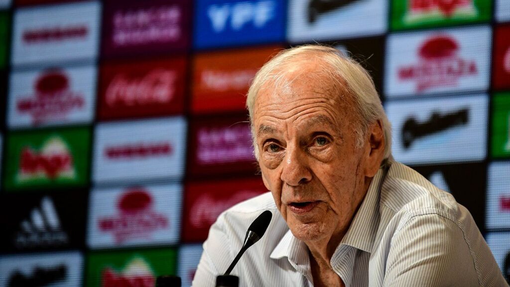 Un ex entrenador del Barça ‘pasa’ de Messi al elegir al mejor de la historia