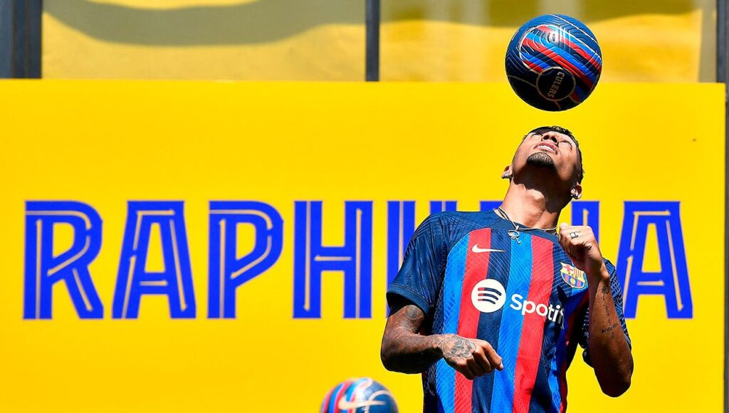 Raphinha se luce en el entreno previo del Barça a la gira norteamericana
