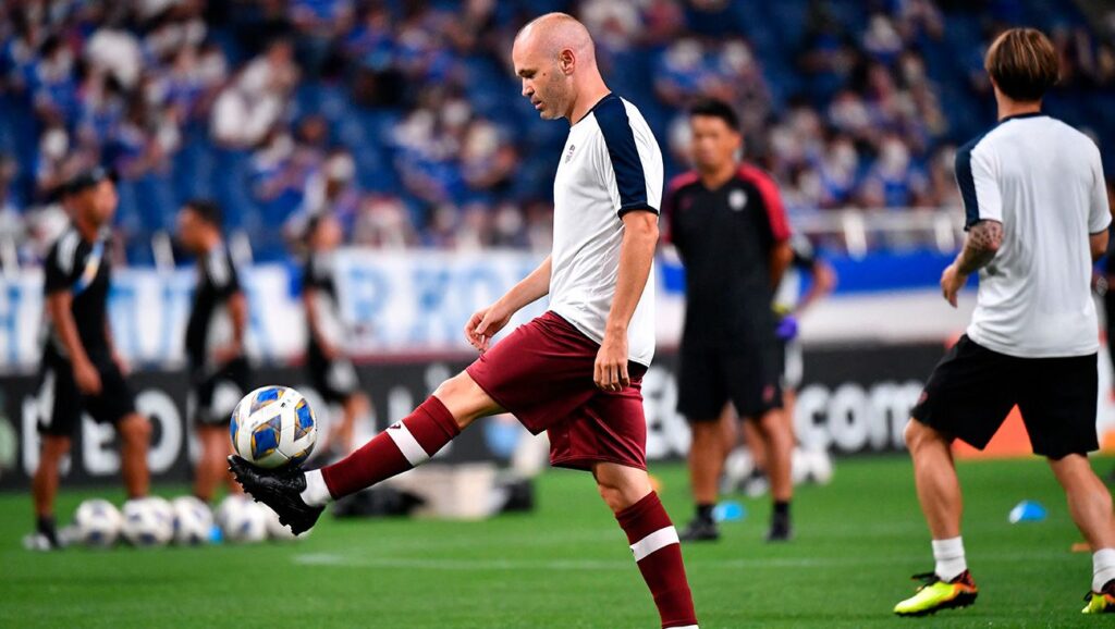 Abismo a la vista: Iniesta sufre en el final de su carrera en Japón