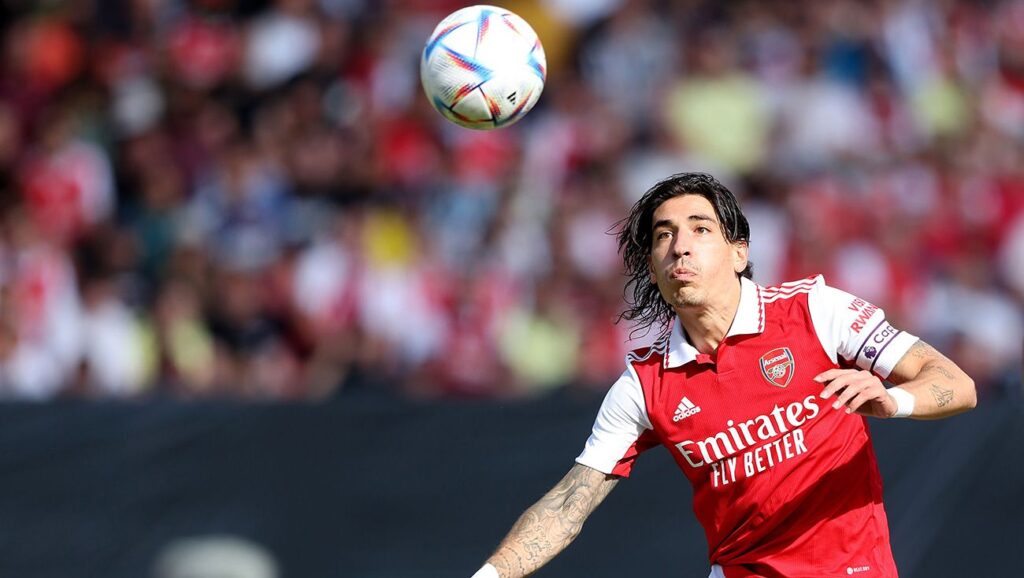 El Barça sigue teniendo sobre su mesa a Héctor Bellerín