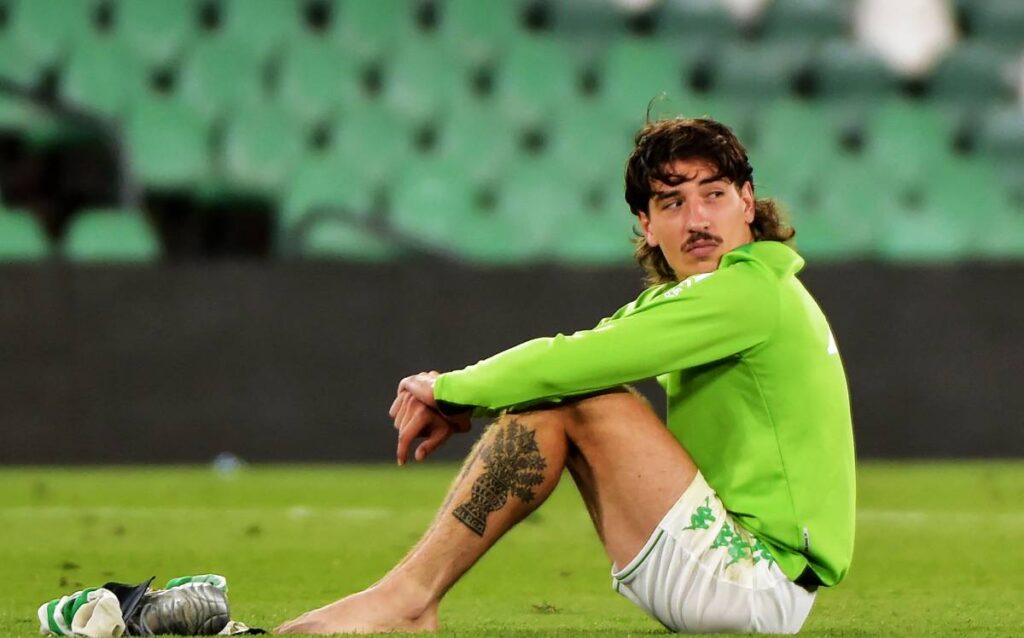 El Betis ansía que el reencuentro entre Bellerín y el Barça no funcione