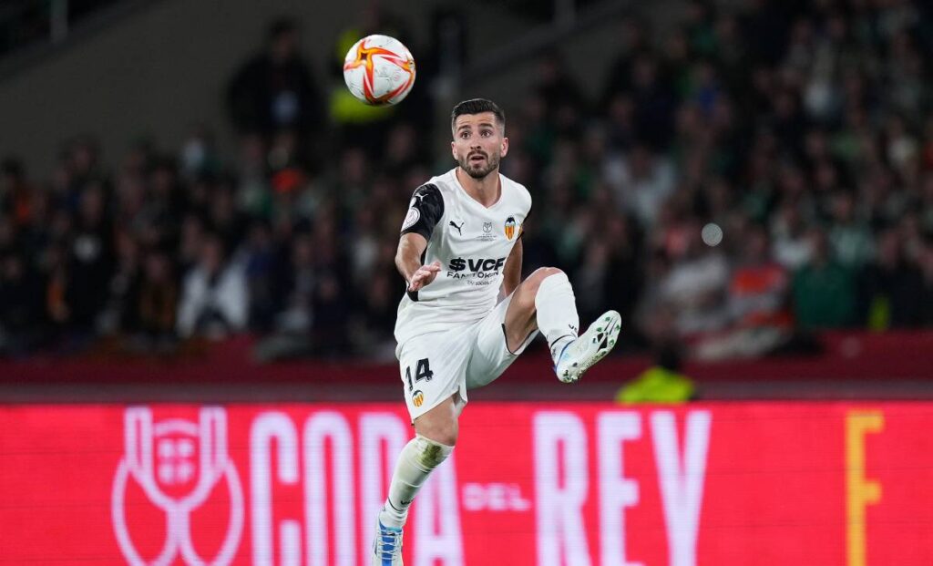 El Barça no se rinde con el fichaje de Gayà