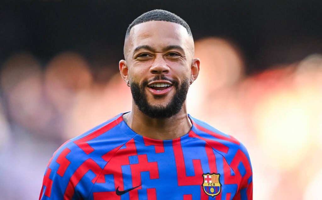 La celebración de Memphis Depay por los premios del Barça