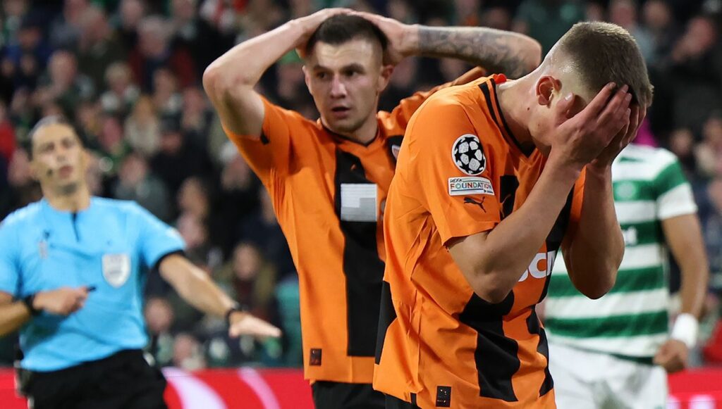 ¡Ridículo! El increíble fallo de un jugador del Shakhtar a puerta vacía